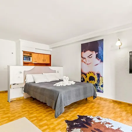 Apartahotel Unique 3-3 *